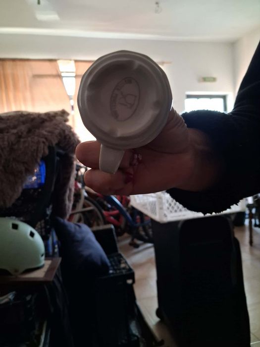 Conjunto de chávenas antigas de café em bom estado. 5€ Apenas