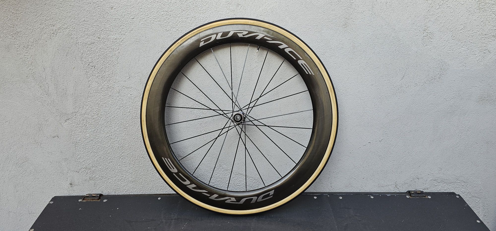 Koło 28" Dura-Ace  WH-R9170.  Carbon, Nowa szytka.