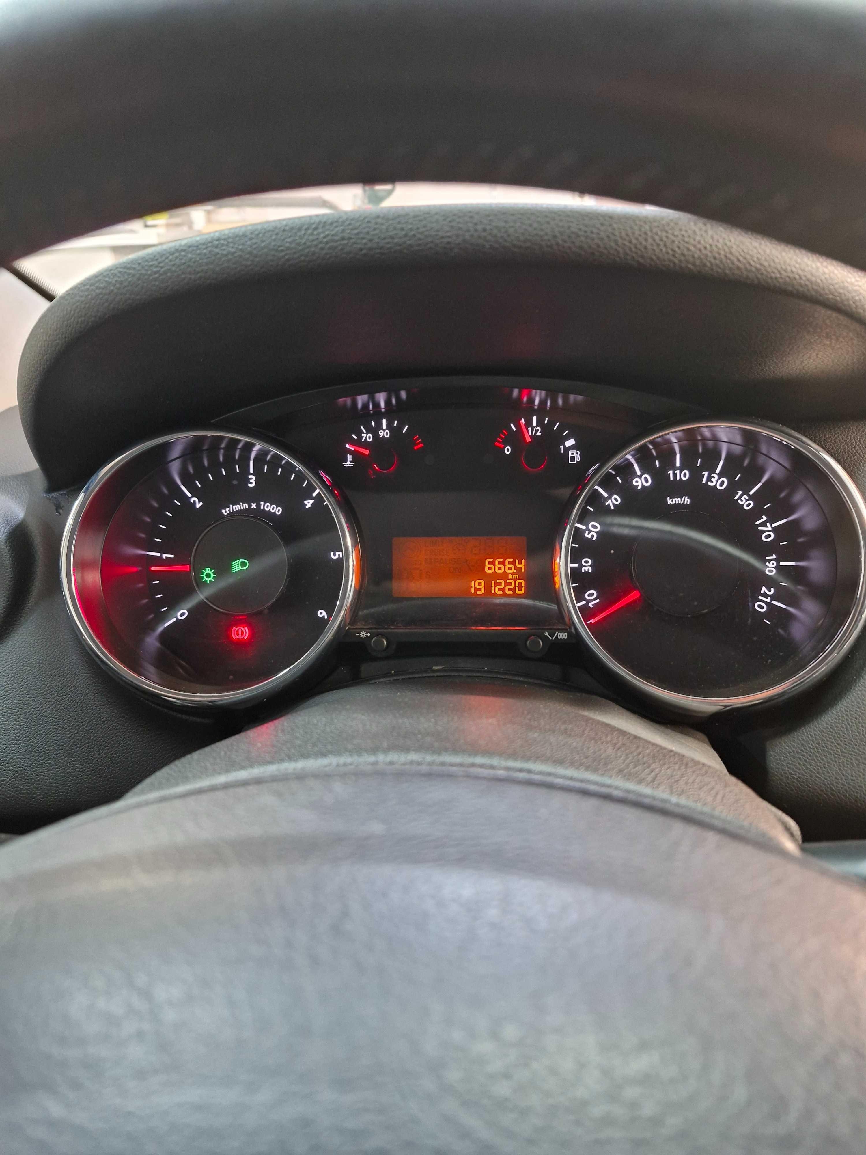 Peugeot 5008 2013
