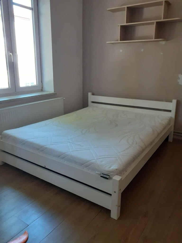 Łóżko wraz z materacem