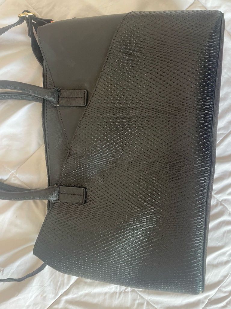 Bolsas femininas novas e semi novas