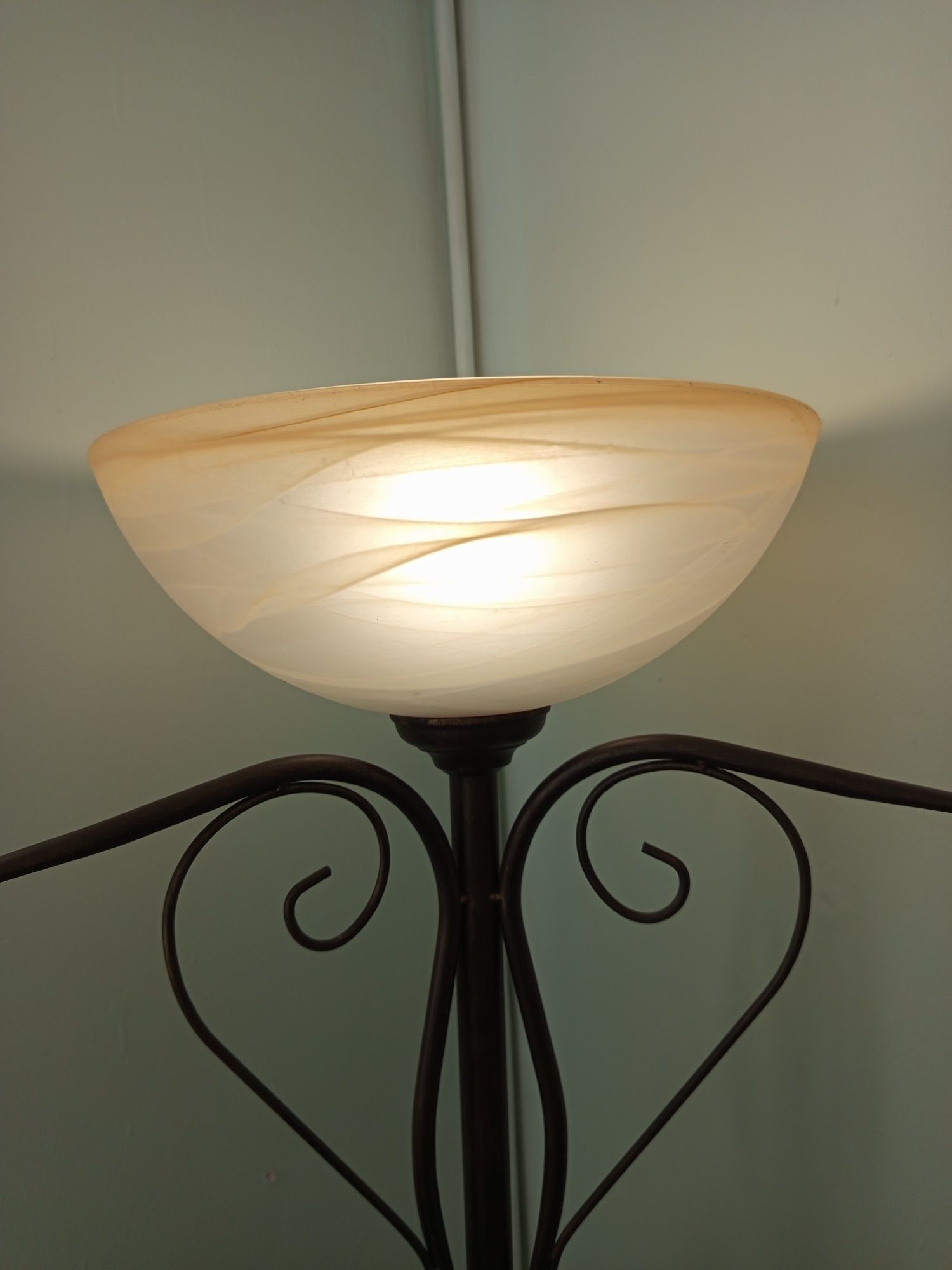 Lampa podłogowa stojąca