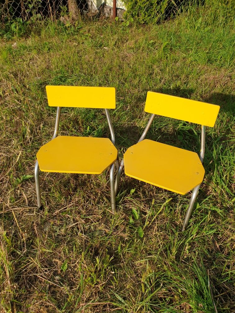 Krzesła krzesełka dla przedszkolaków