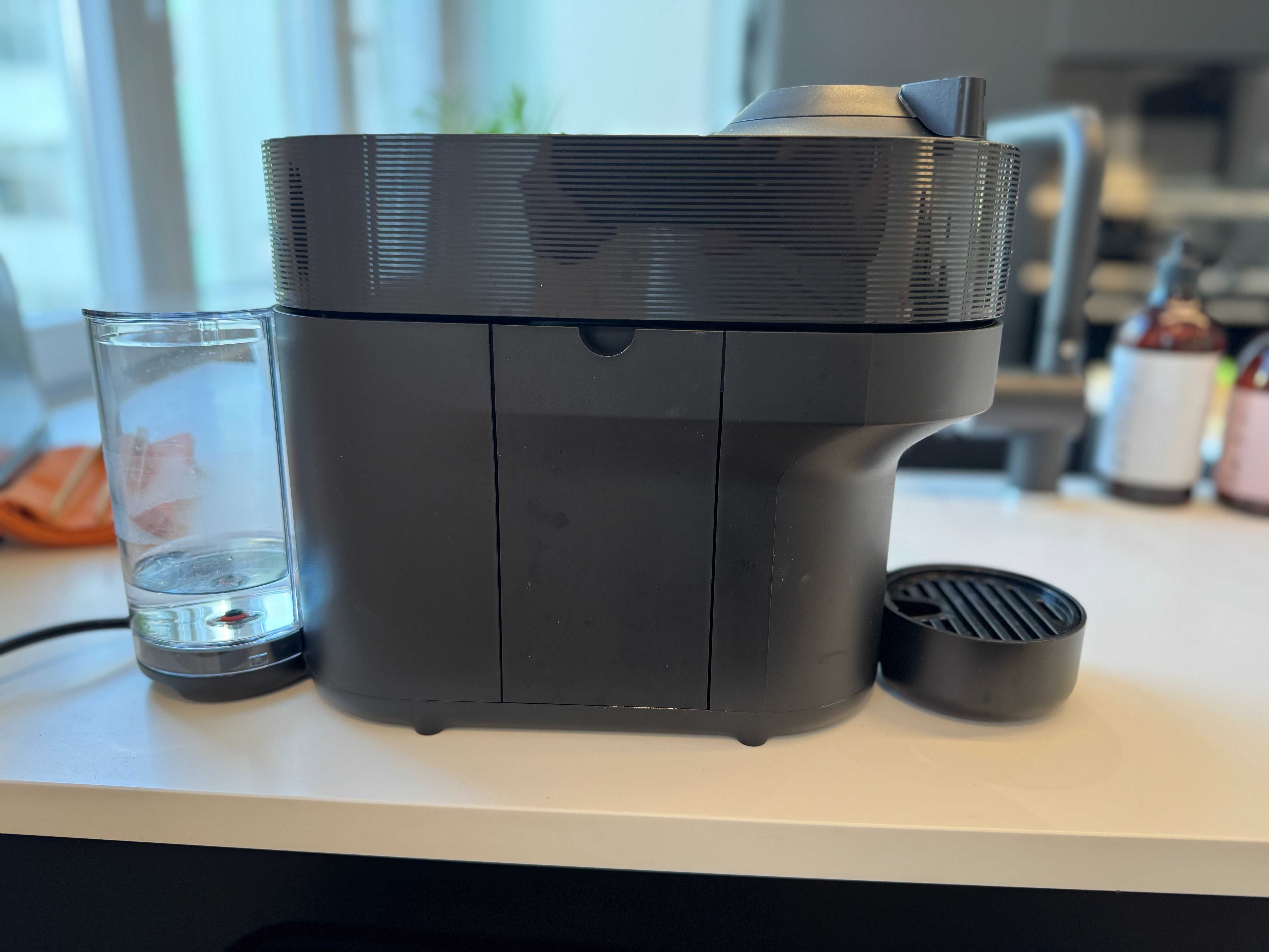 Máquina de café Nespresso Vertuo Pop DeLonghi com 1 mês de utilização