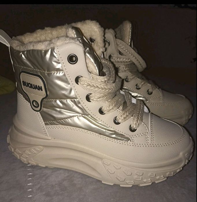 Женские ботинки,Размер по стельке 22,5смможно для девочки