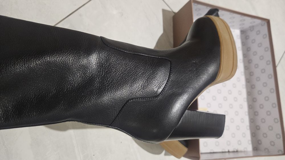 Напівчоботи, Нові, шкіра. Glossi