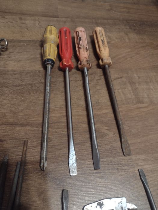 Плоскогубцы, тиски,инструмент производства СССР