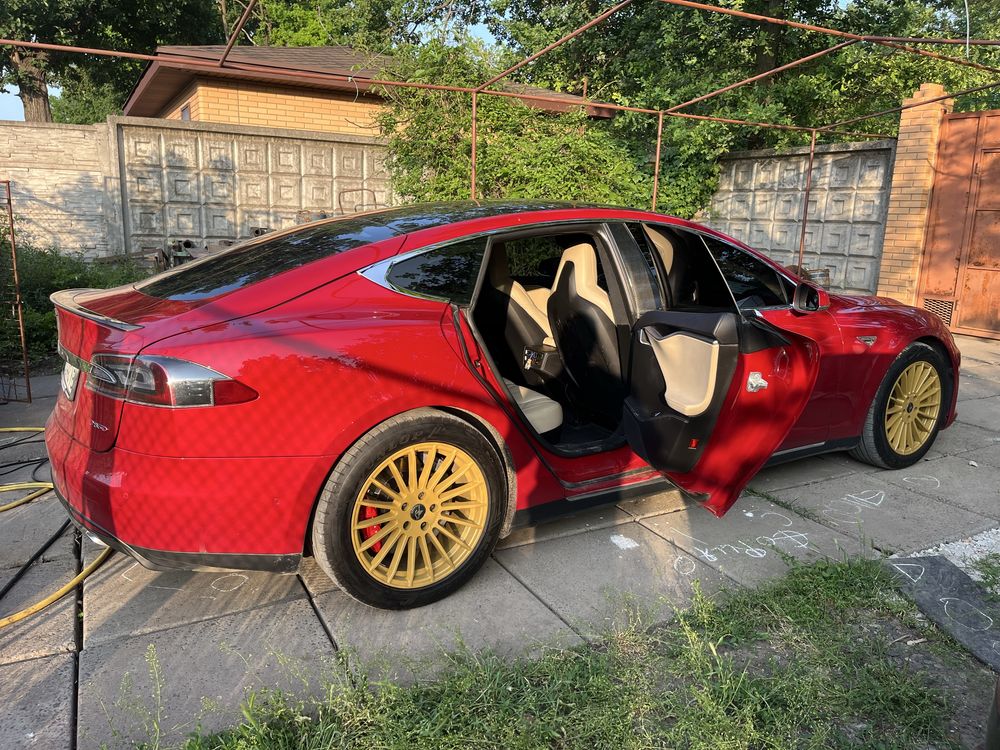 Tesla model S 770 к.с. P90D