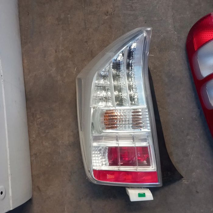 Farol traseiro toyota prius w3