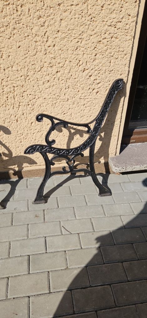 Sprzedam żeliwne nogi z oparciem do ławki/krzesła