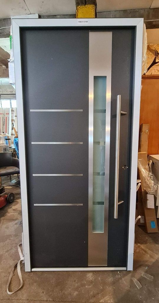Drzwi zewnętrzne z antabą aluminiową ościeżnicą 68 mm