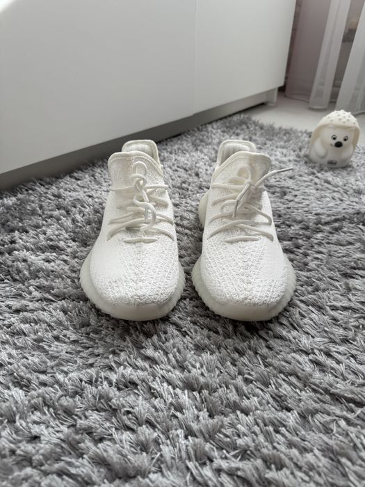 Кроссівки Adidas Yeezy жіночі