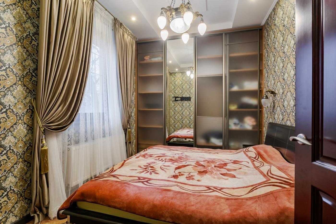 Будинок з басейном в с. Великі Дмитровичі, Новообухівська трасса