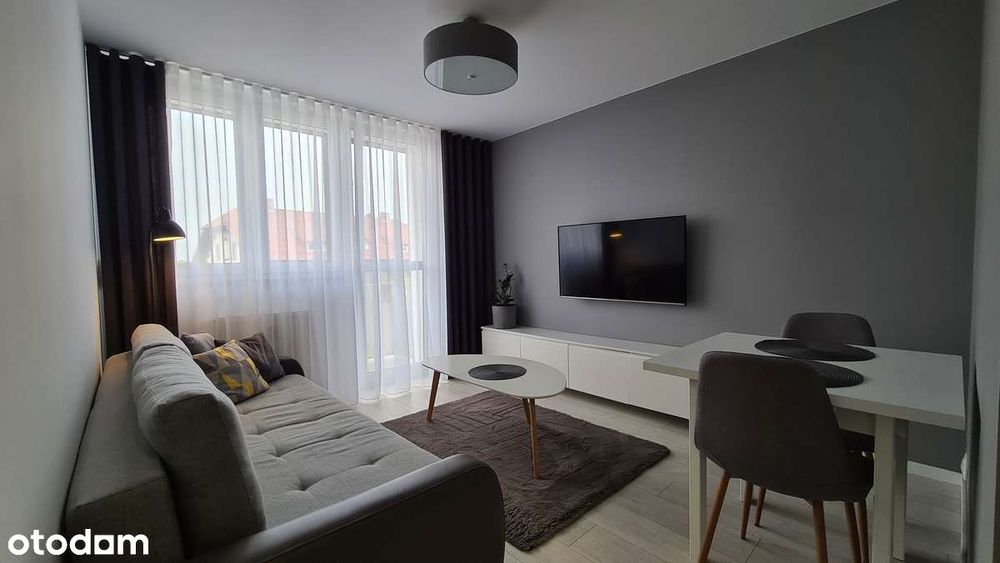 Dwupokojowa kawalerka w centrum z klimatyzacją i balkonem