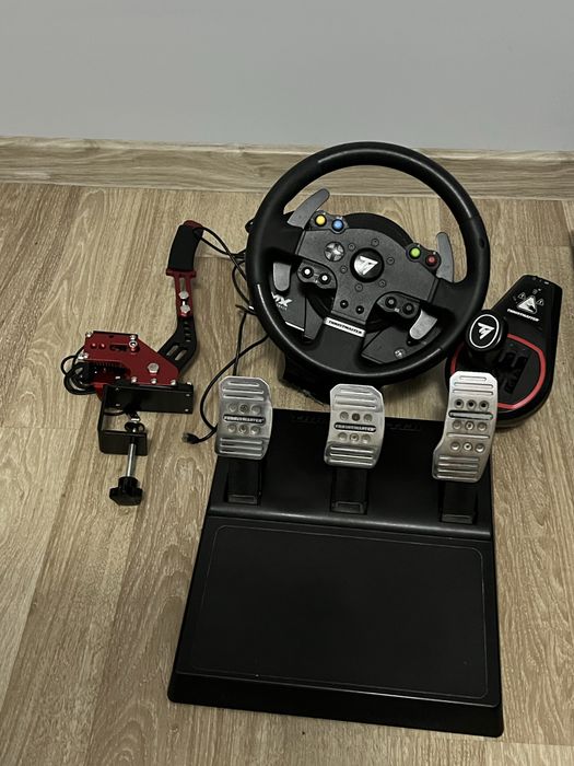 Zestaw Thrustmaster TMX Pro + Pedały T3PA + Shifter TH8S + hydrołapa