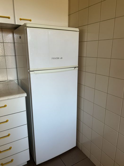 Frigorífico Princess em bom estado