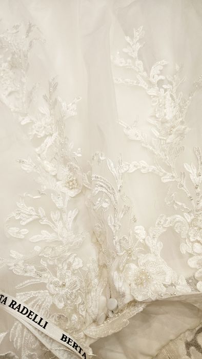 Продам весільну сукню Berta radelli