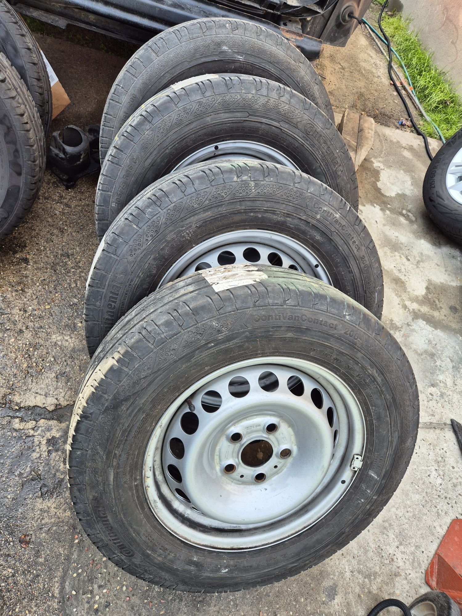 Felgi stalowe z oponami vw crafter 16 205/75/16c  continental 5x120