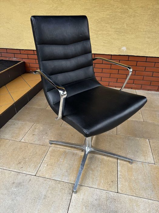 fotel do biurka kręcony czarny chrom krzesło konferencyjne biurko stół