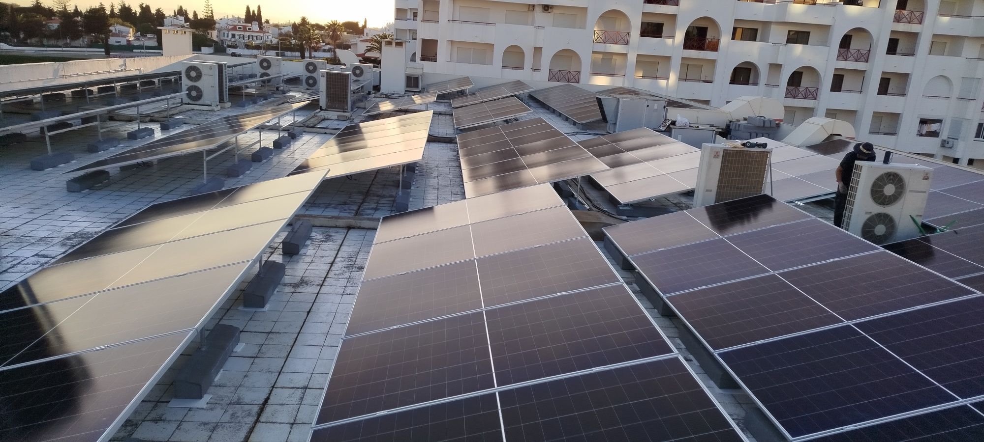 Instalações e. Reparos de painéis fotovoltaicos
