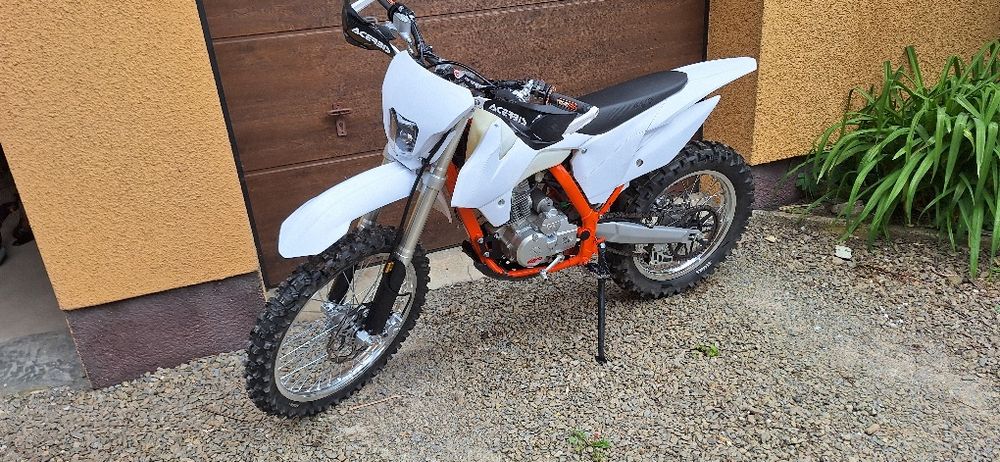 Kayo K2 Enduro 250 cm³ 2024, 45 mth, jak nowy + ProTaper, Mitas