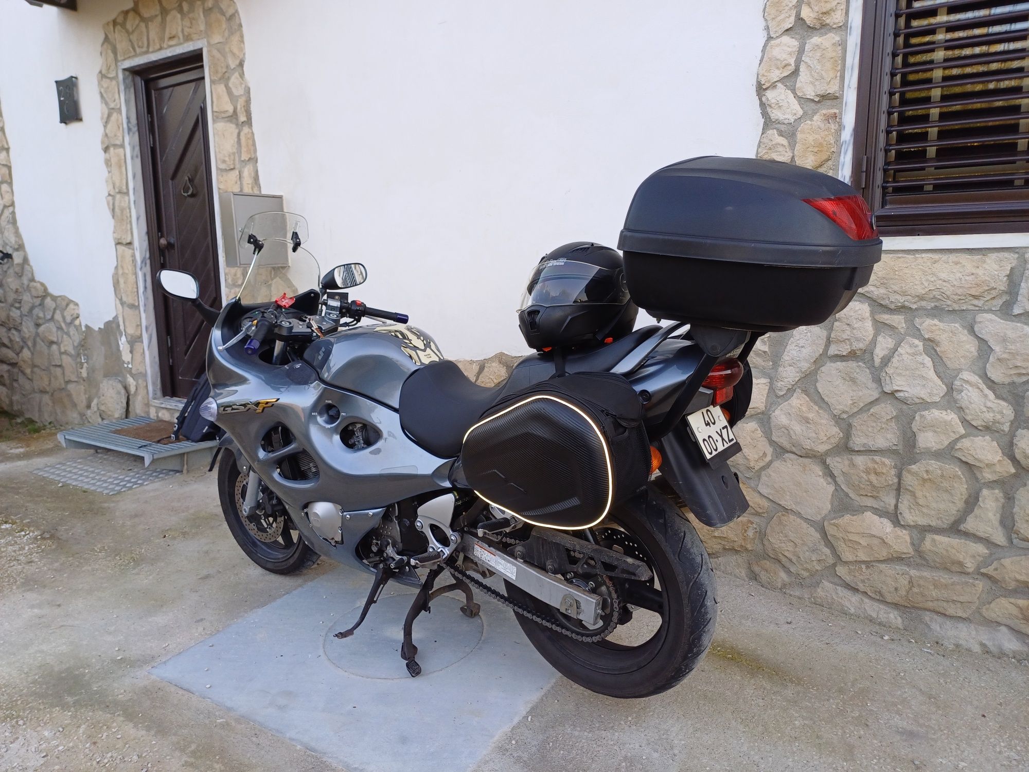 Vendo ou troco Mota Suzuki GSX 750F