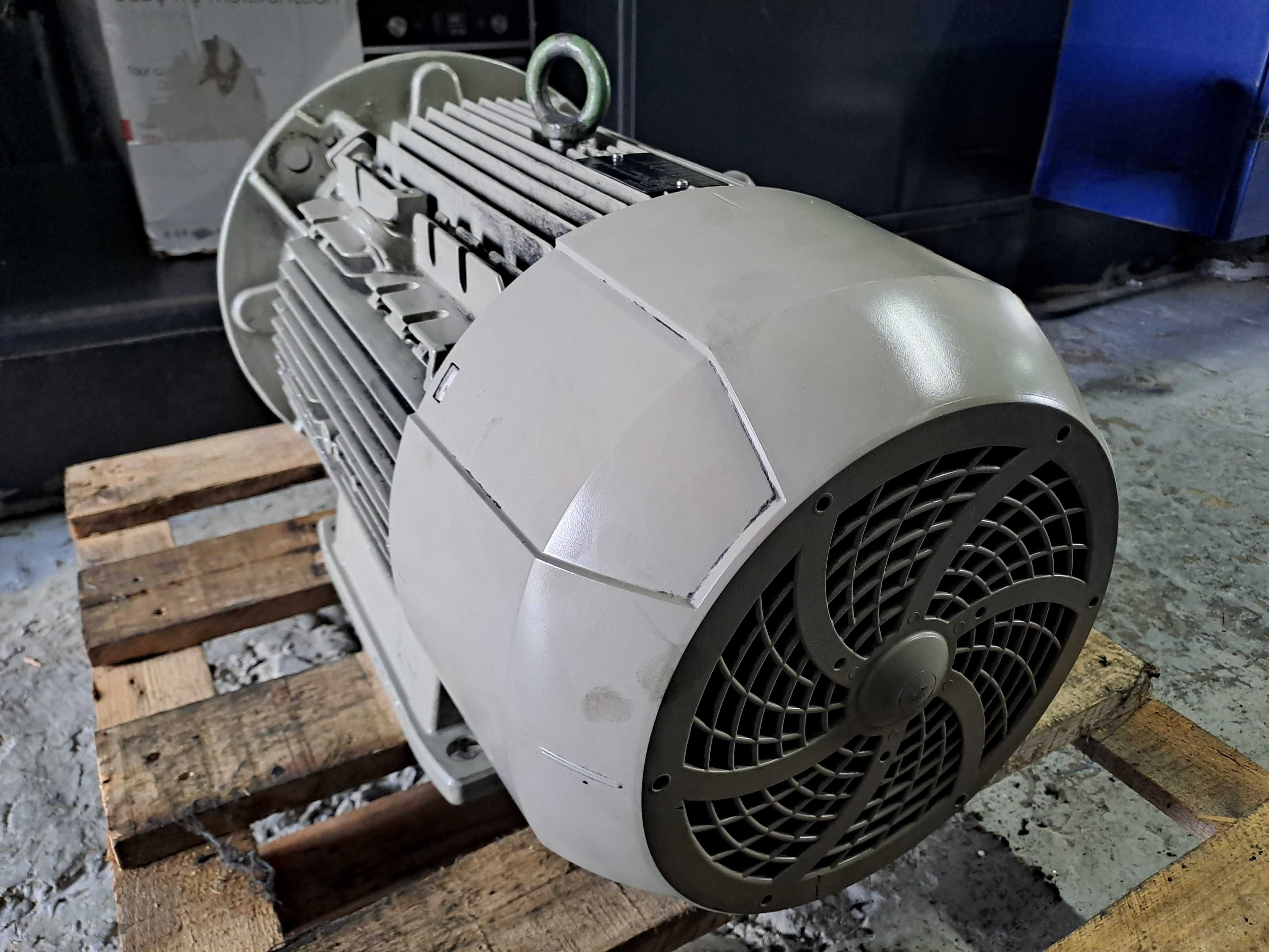 Motor trifásico 15KW IE3