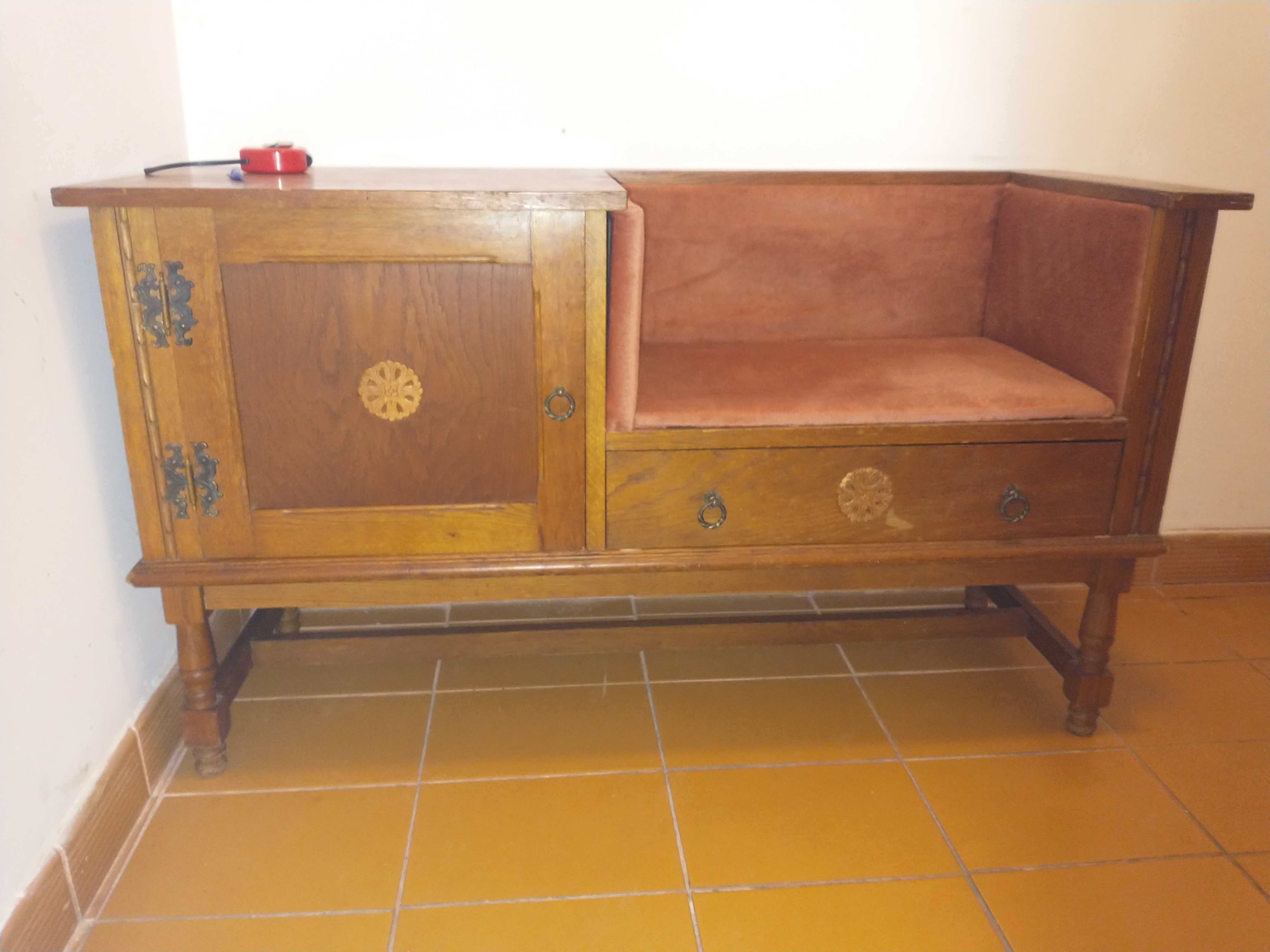 szafka drewniana z  siedziskiem  i szufladą