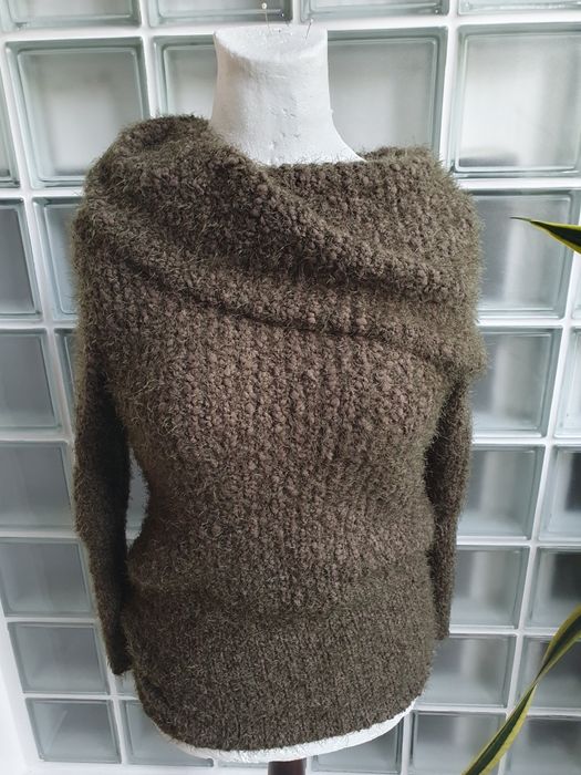 Sweter z ciekawym dekoltem/golfem nowy