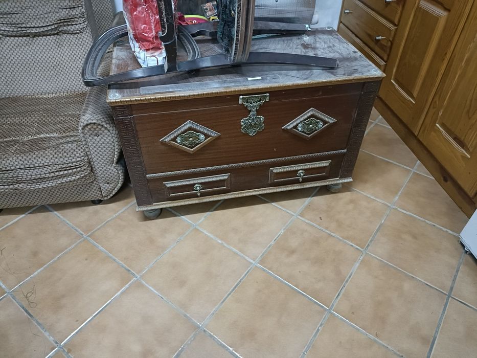 Baú em bom estado. Baú vintage mas sem humidade