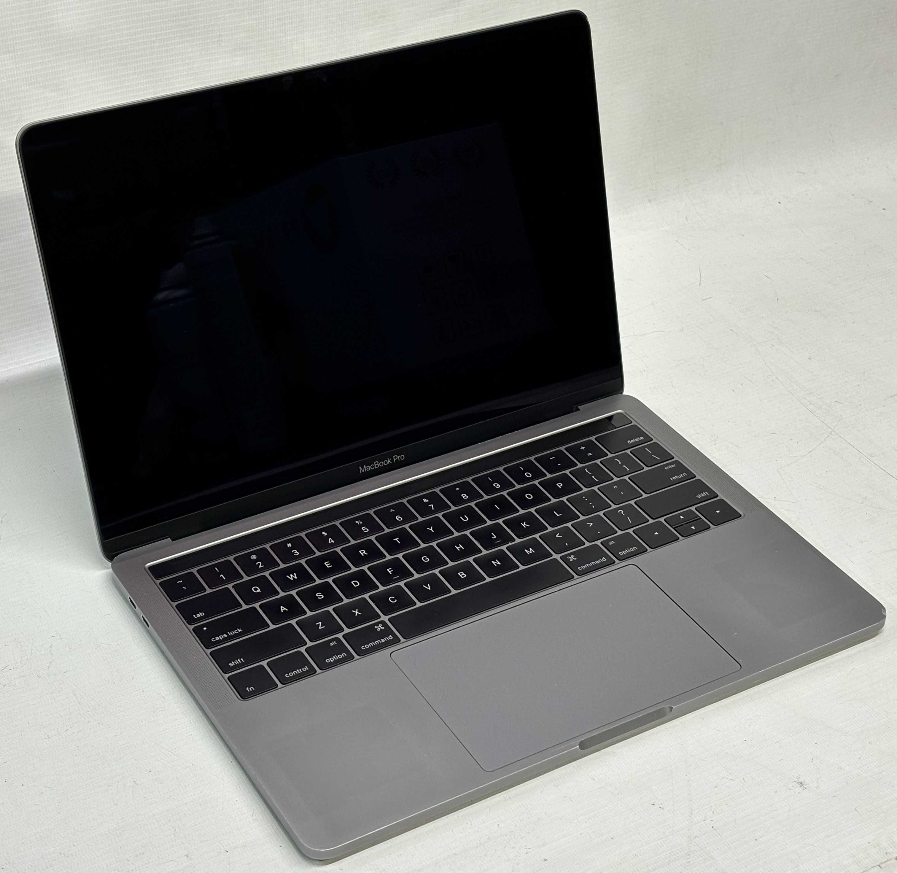 Laptop Apple Macbook Pro 13 A1706 13,3" Intel i7 16 GB/256 GB 33 CYKLE