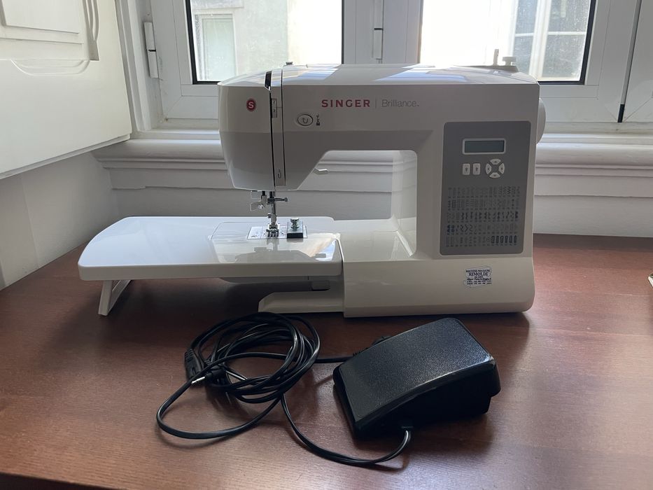 Máquina de Costura SINGER BRILLIANCE