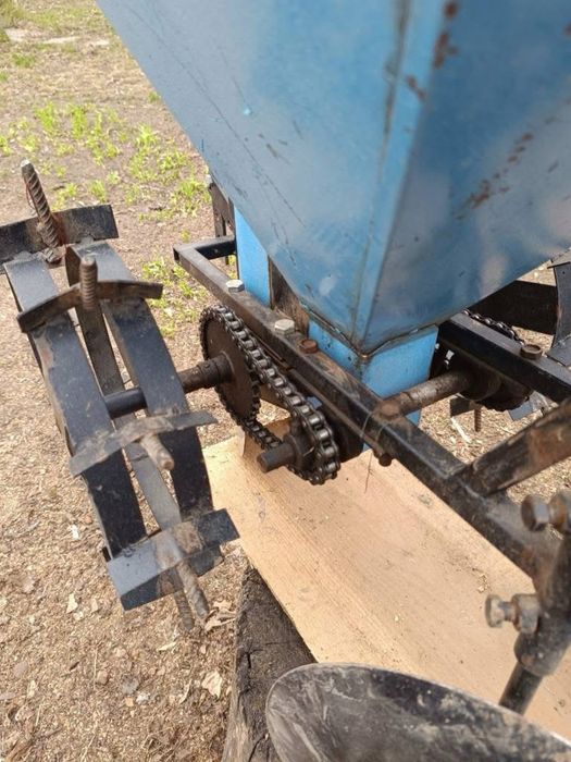 Продам картоплесажалку мотоблочну