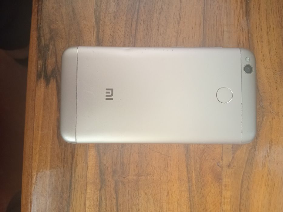 Телефони и аксесуари