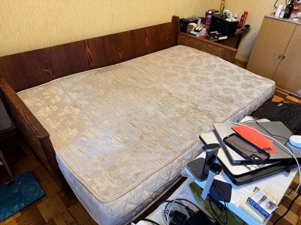 Диван розкладний та матрас