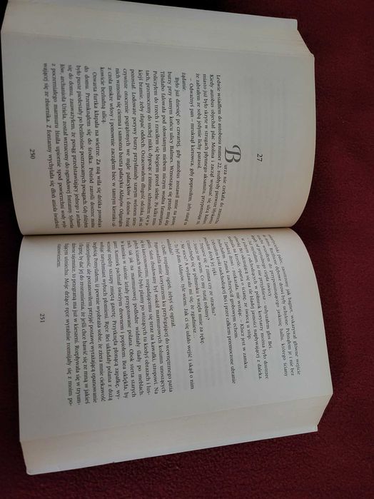 Książka: Cień Wiatru. Carlos Ruiz Zafón.