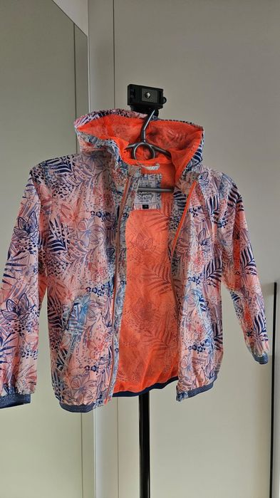 Нереально стильна вітрівка для дівчинки на вік 5-6 років.