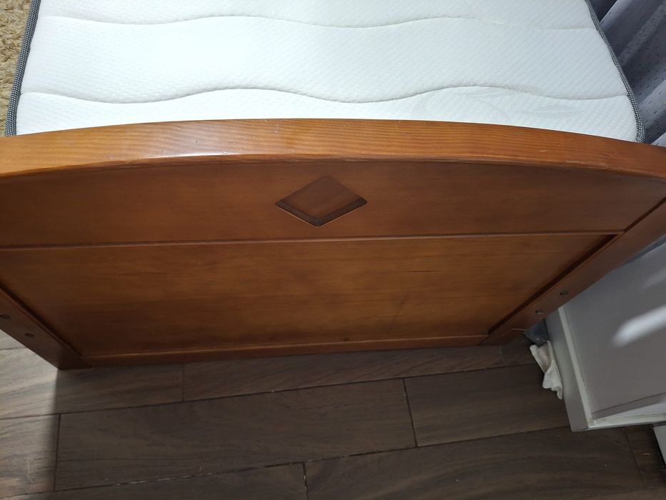 Cama solteiro + colchao + mesa cabeceira