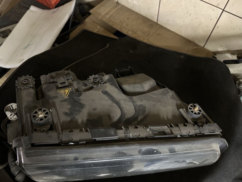 Bmw e38  przedni prawy Xenon kompletny caly