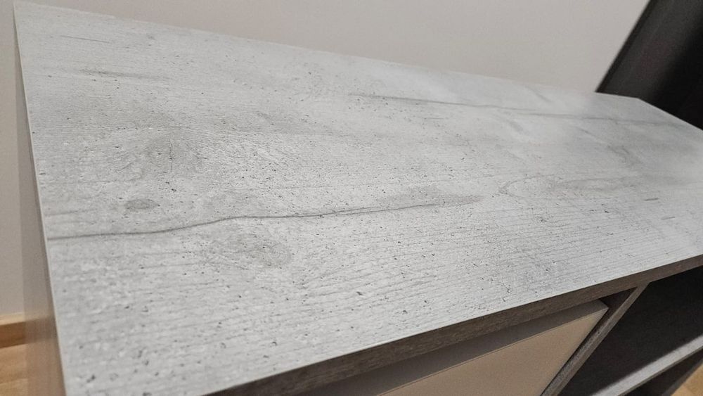 Stolik TV Billund komoda regał kółka szary beton biały ideał