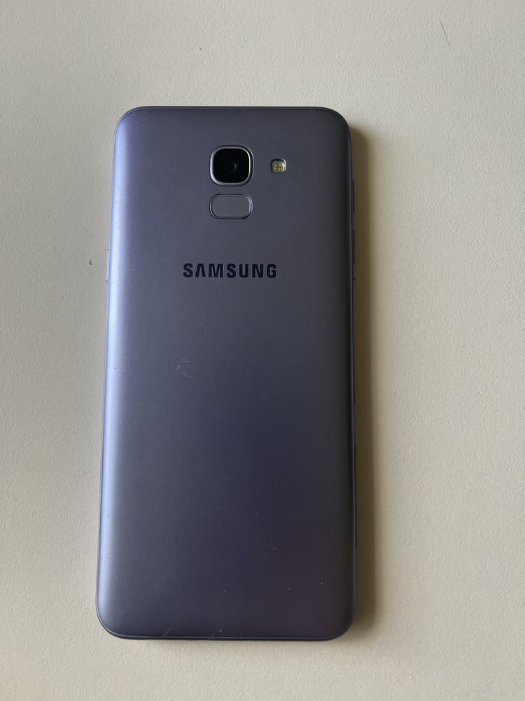 Телефон Samsung J600