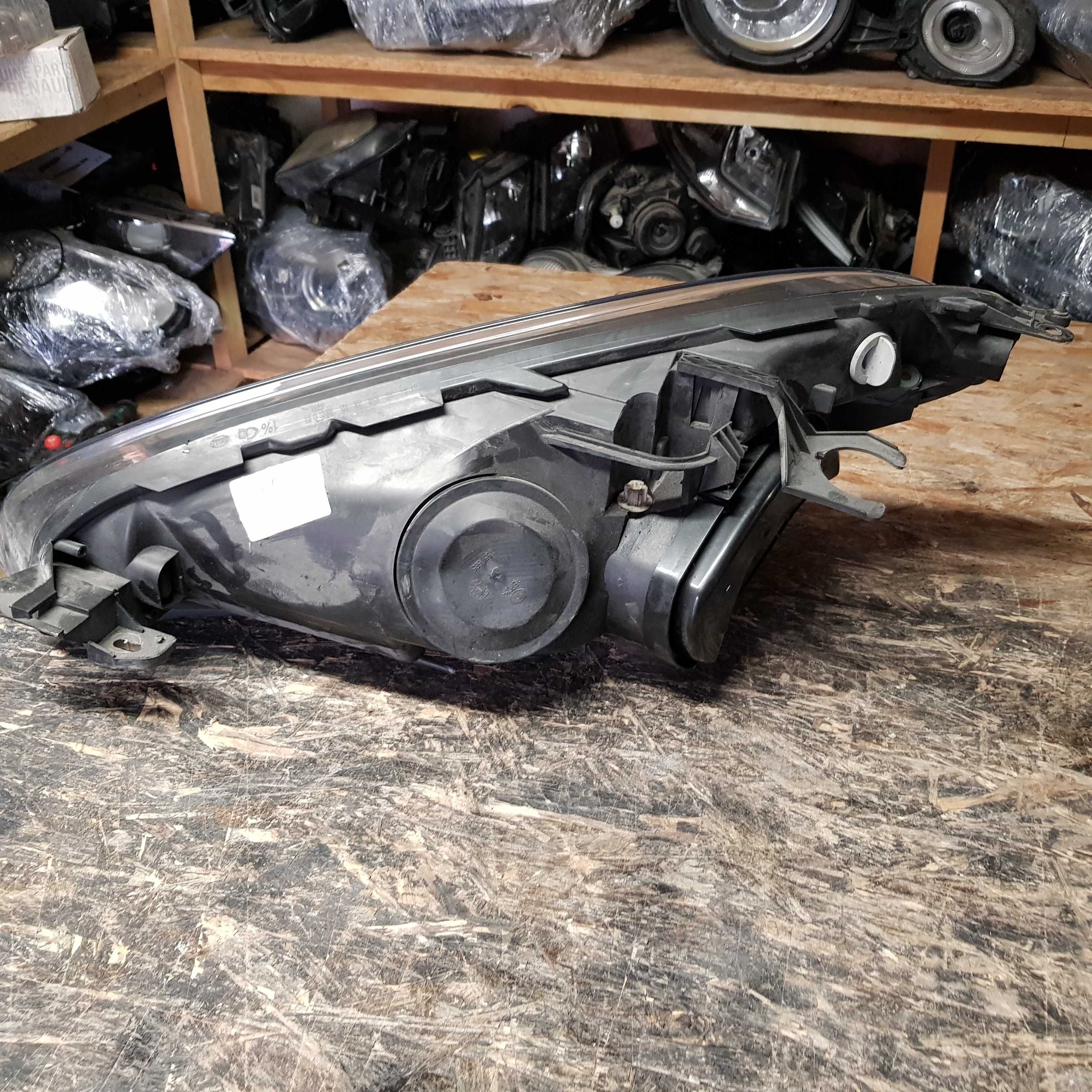 lampa przód Citroen C4 Picasso , C4 Grand Picasso xenon 2006-
