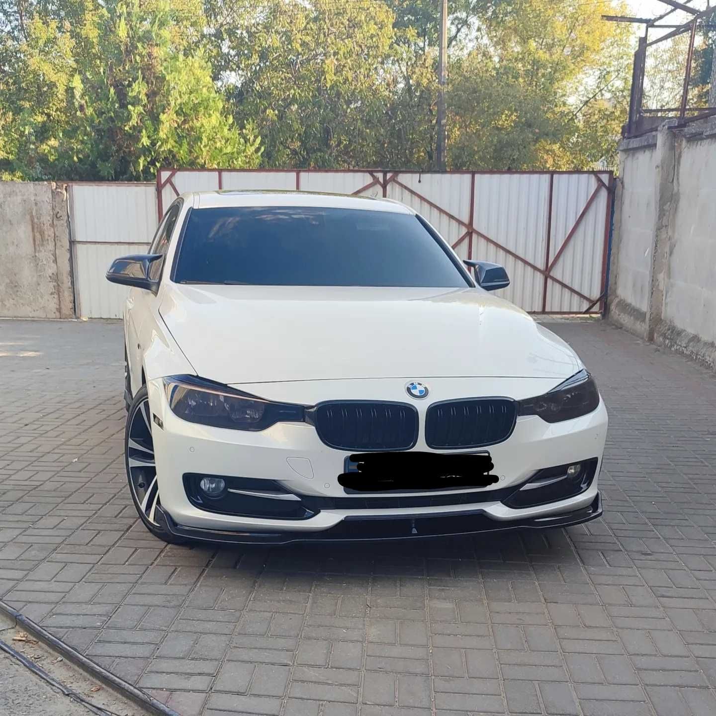 Продаю бампер на БМВ F30