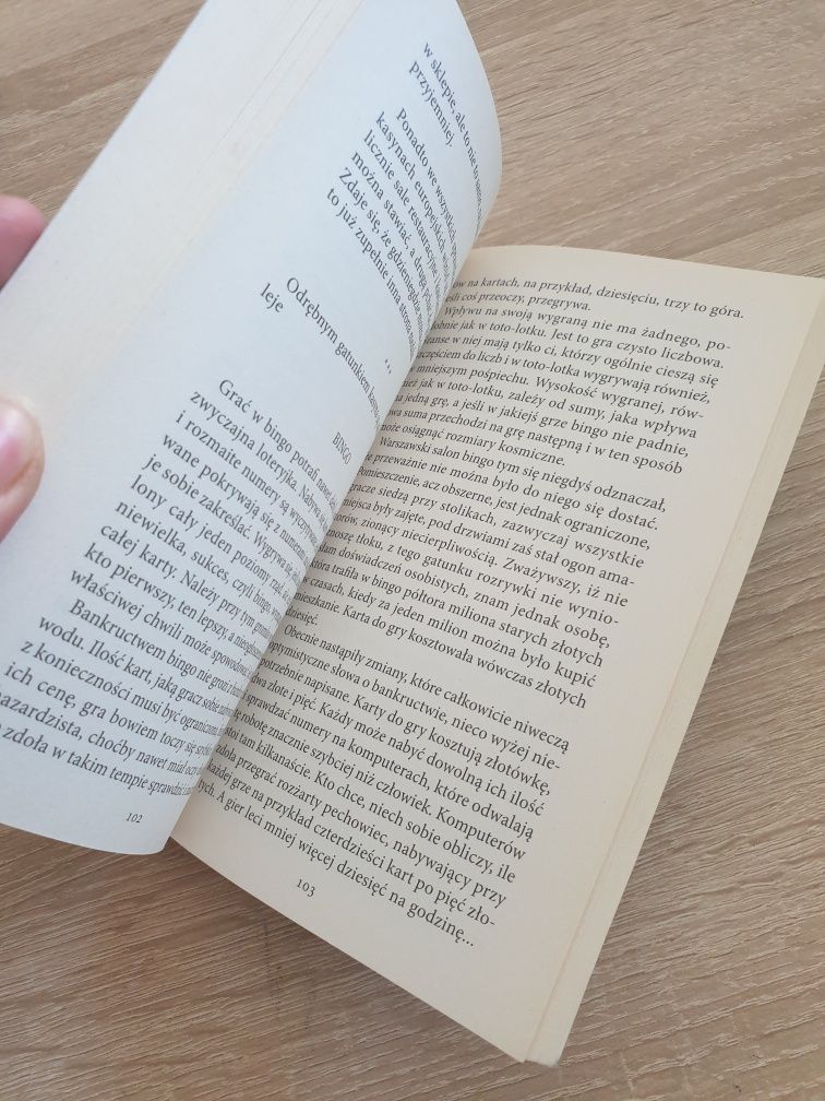 Sprzedam książkę Hazard Joanna Chmielewska