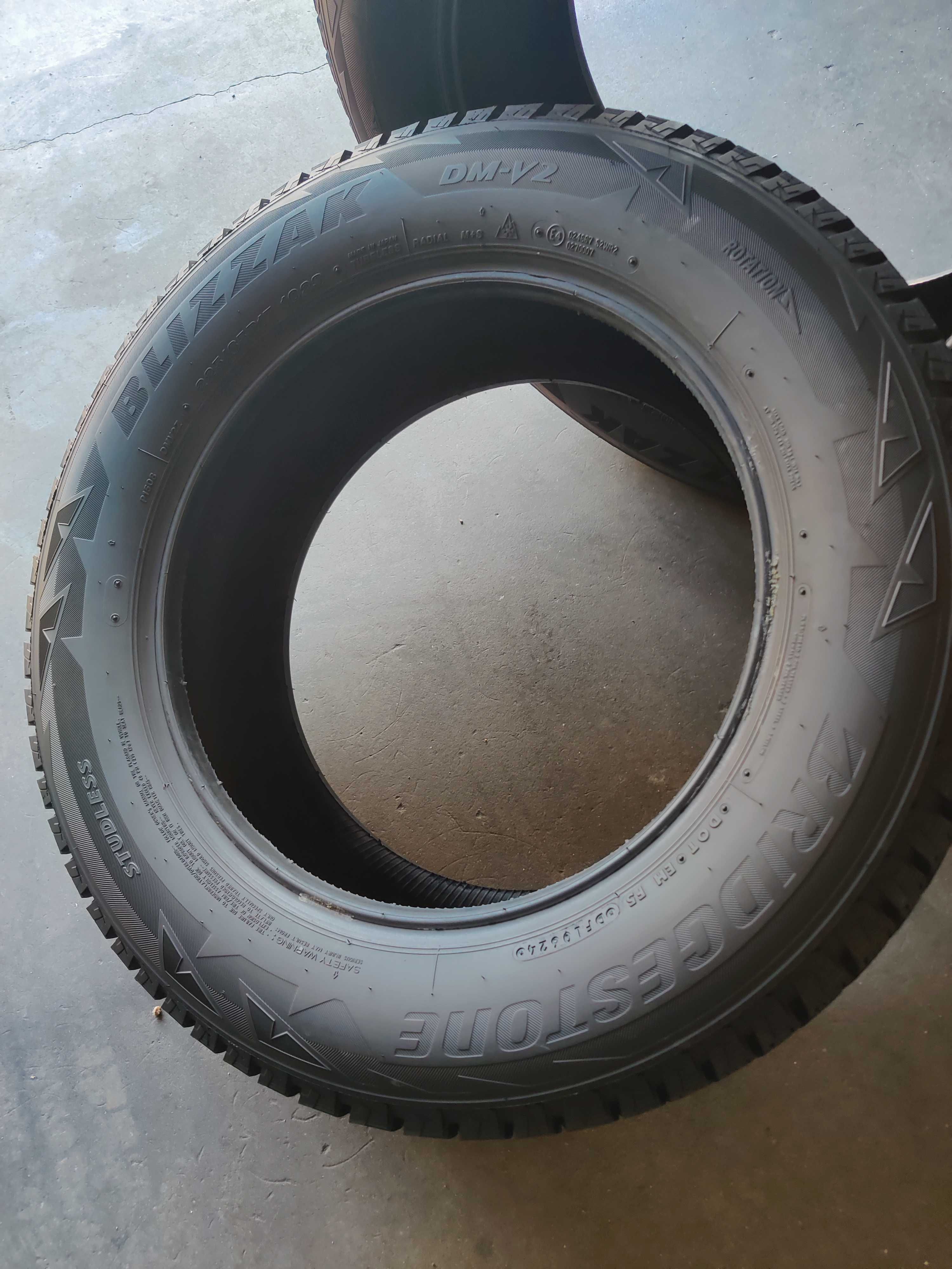 2шт R17 225 65 Bridgestone Blizzak DM-V2 шини зимові чудовий стан