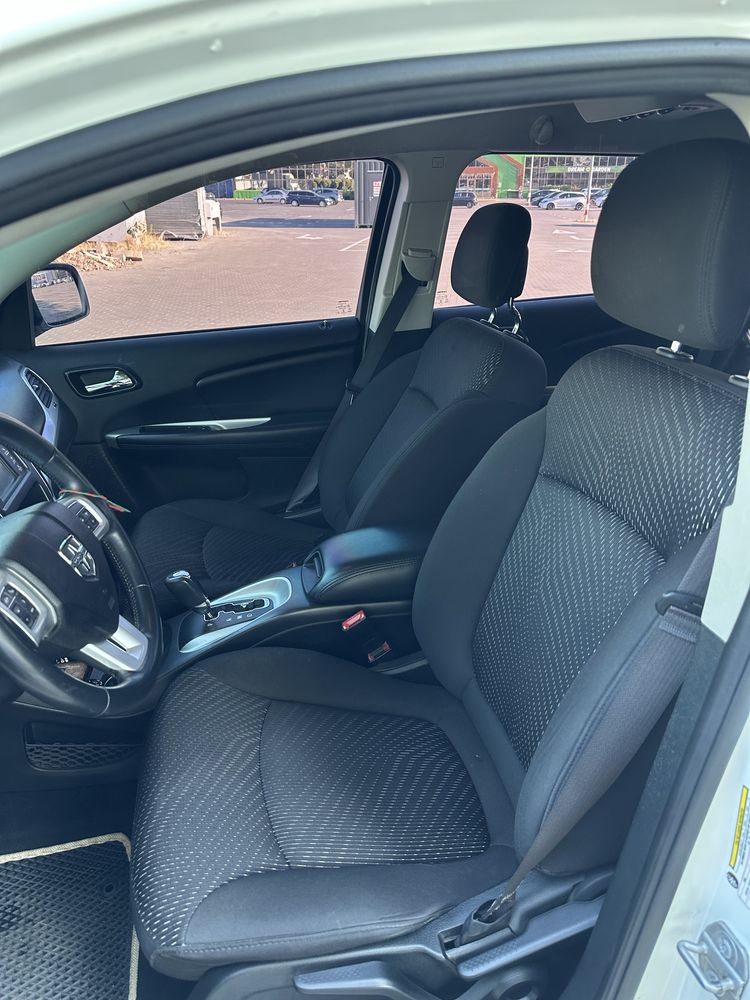 Продаю власний автомобіль Dodge Journey