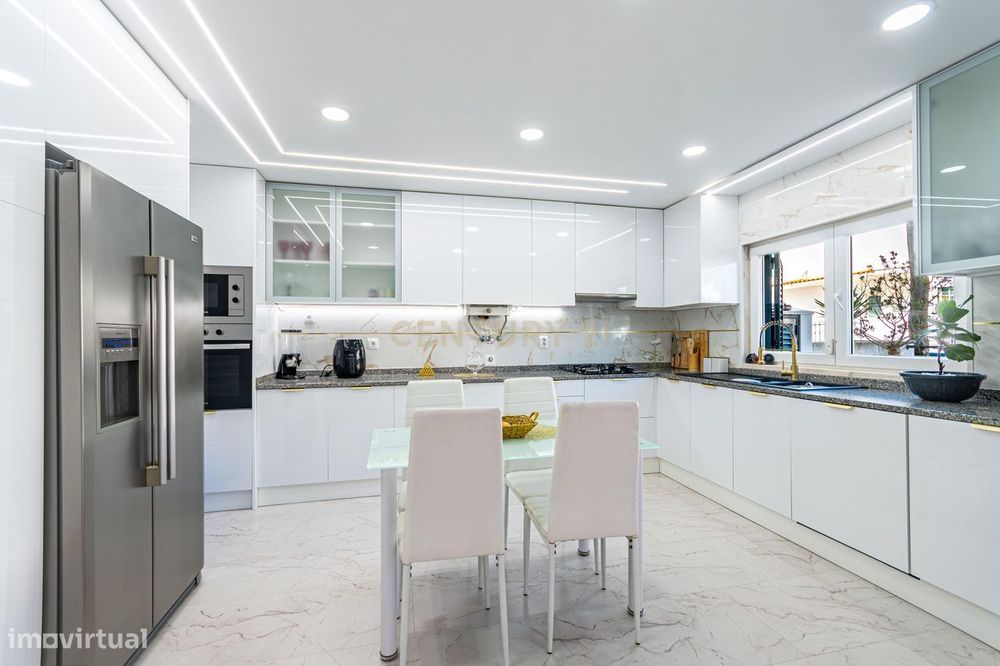 Moradia T4 + 3 em Varge-Mondar