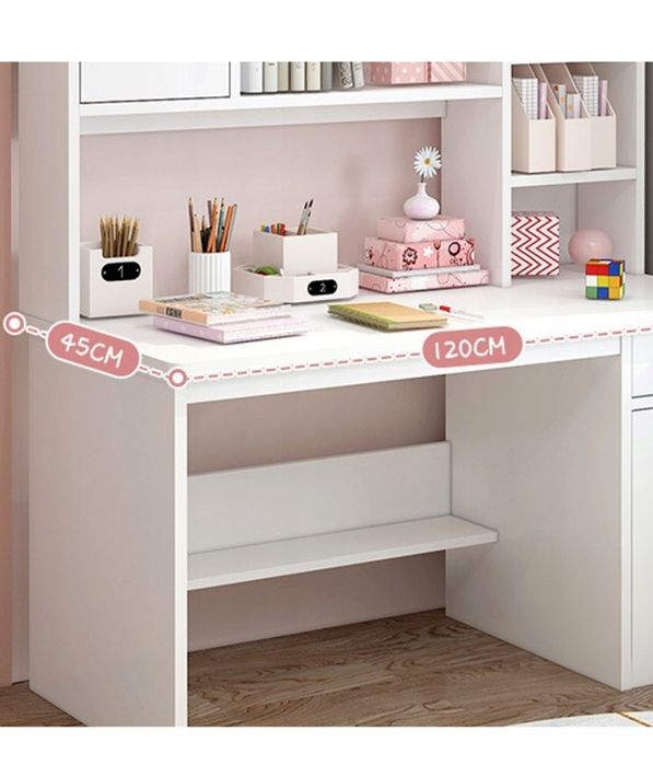 Białe biurko dla dziecka