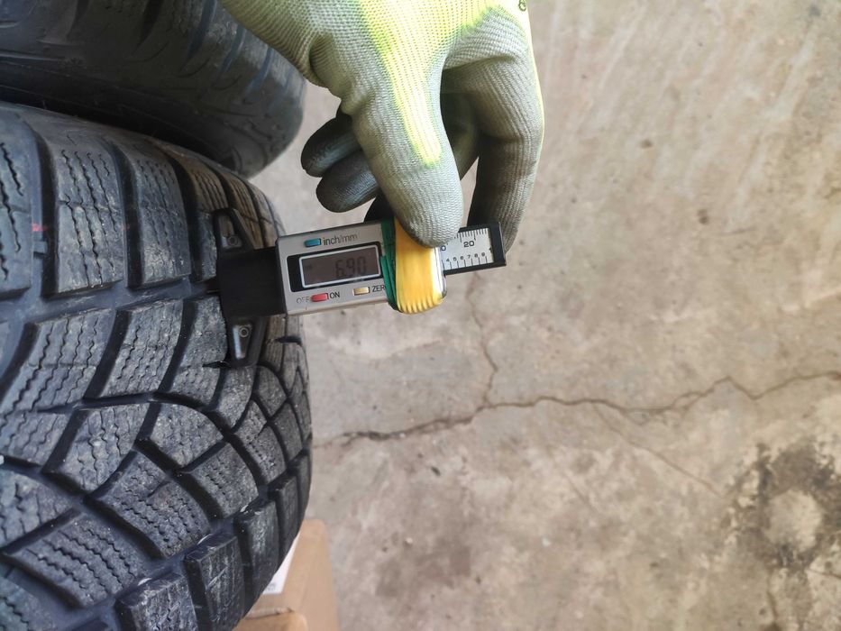 opony zimowe - 4szt. - 215/55R17 98V Goodyear Ultra Grip Performance