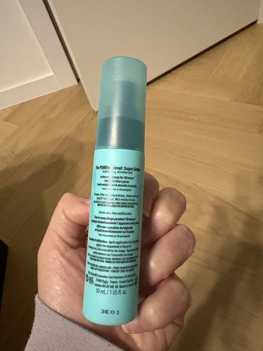 The POREfessional Super Setter Benefit 30ml spray utrwalający makiijaż
